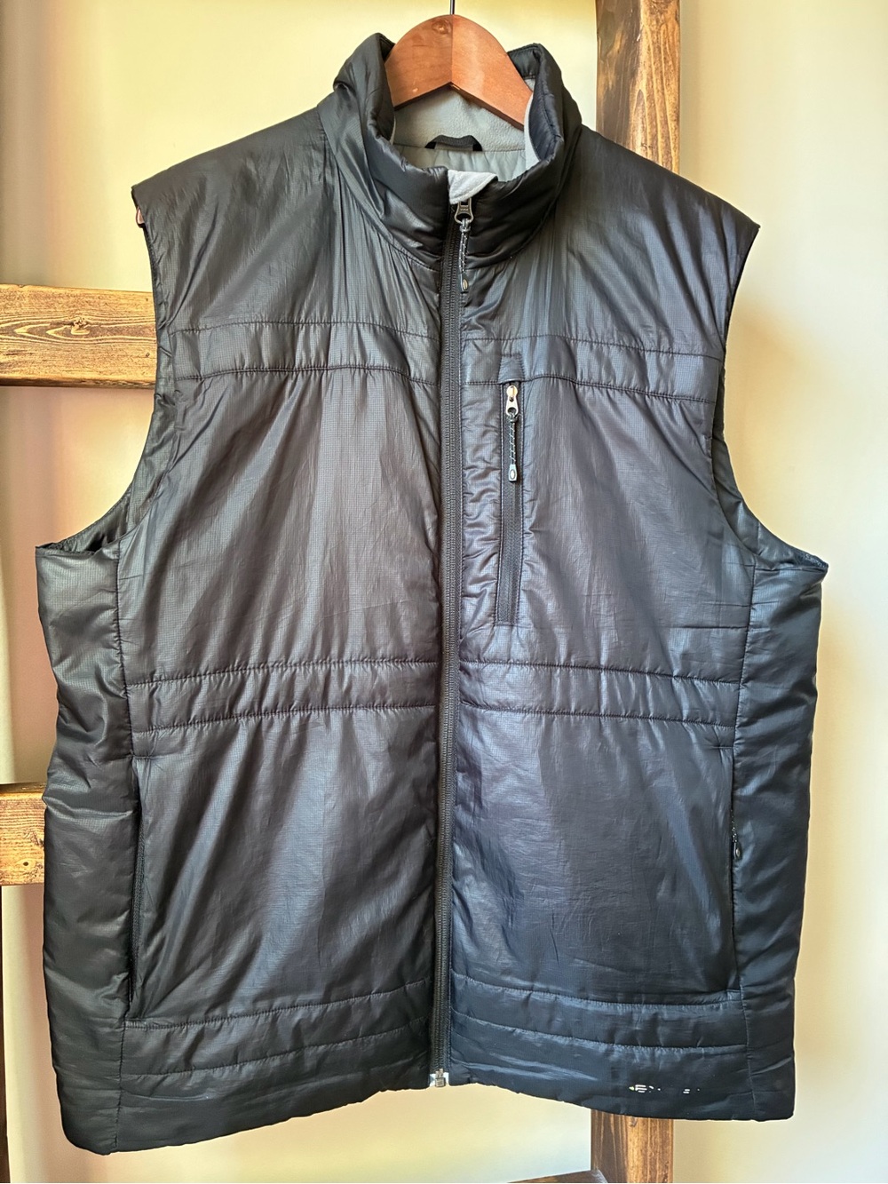 ExOfficio Men's Sz M PrimaLoft Insulated Vest Black Outdoor Travel Utility